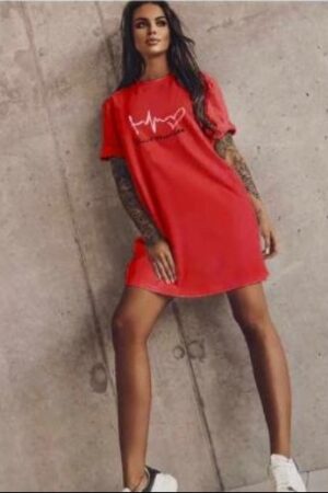 Дамска спортна рокля с надпис цвят червено код R0095-2