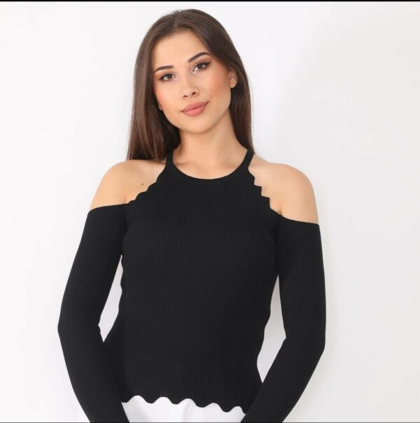 Дамска блуза тънко плетиво с голо рамо цвят черно код B0024