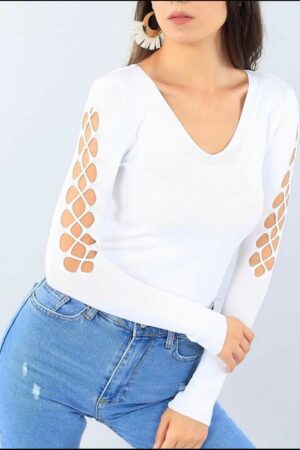 Дамска плетена блуза с отвори на ръкавите цвят бяло код B0020
