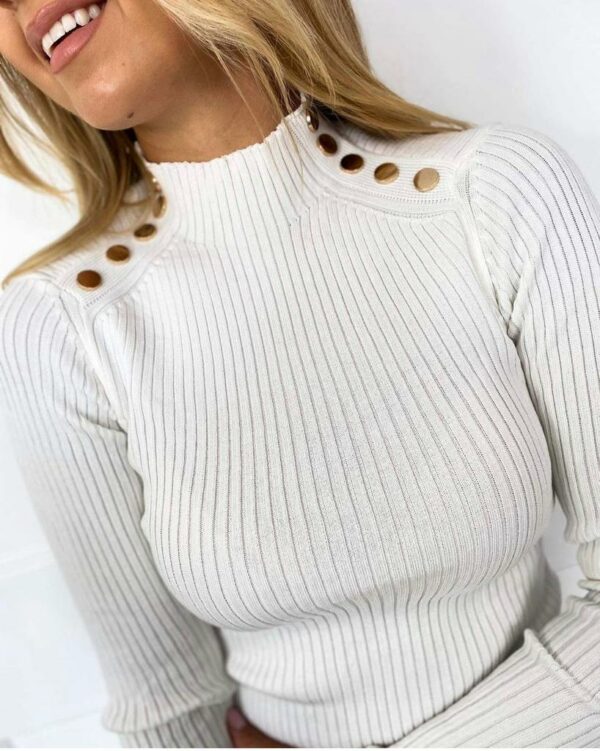 Дамски пуловер с капси в бял цвят код B0152
