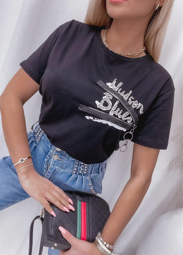Дамска тениска в черен цвят с ципова лента код T0160