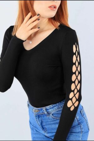 Дамска плетена блуза с отвори на ръкавите цвят черно код B0020-3